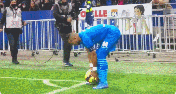 德天空：曼联已经找门德斯了解阿德耶米的情况