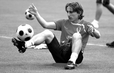 李章洙回渝参加足协杯夺冠25周年纪念赛，感慨儿子当年才初中