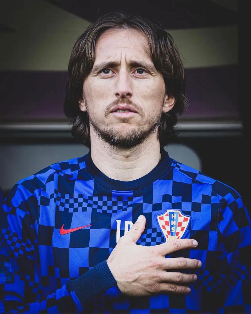 国米赛中年轻球员崛起，老将挣扎，球队面临转型与平衡挑战。