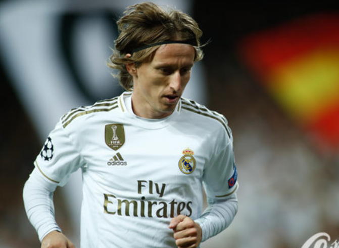 摩纳哥球迷因对球队不满而集体沉默，加拉塔萨雷反享受欢呼